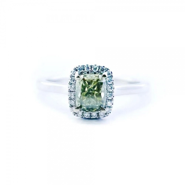 Engagement ring in white gold set with rectangular-cut Fancy Deep Grayish Yellowish Green (1.01 ct).