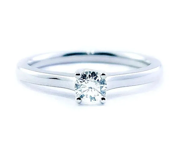 Solitaire ring in white gold set with brilliant-cut diamond (0.21 ct, color E, clarity VS2).