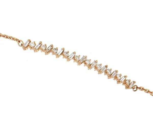 Bracelet in rose gold set with brilliant-cut and baguette-cut diamonds.