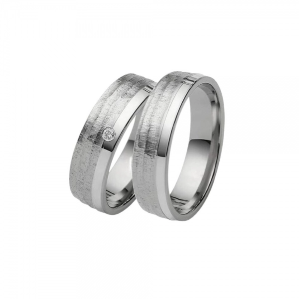 Wedding bands in white gold set with brilliant-cut diamond. Total weight: 12 grs. Thickness: 5 mm.