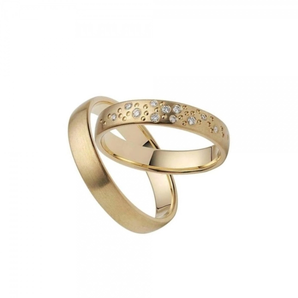 Wedding bands in yellow gold set with brilliant-cut diamonds. Weight total: 9 gms. Espesor: 4 mm.