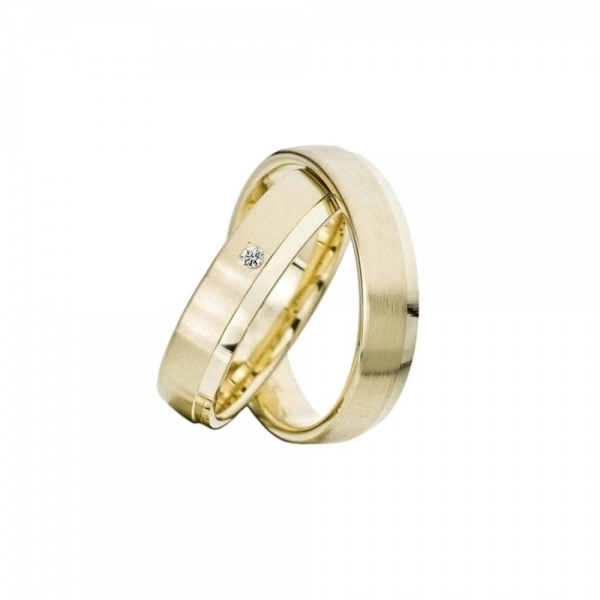 Wedding bands in yellow gold set with brilliant-cut diamond. Total weight: 12 grs. Espesor: 5 mm.